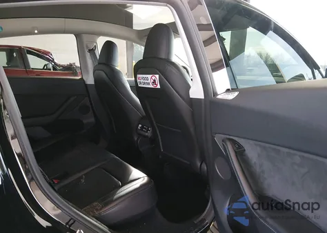 2025 Tesla Model Y Long Range Single Motor Rear-Wheel Drive z USA, uszkodzony, nr VIN 7SAYGDED5SF317278